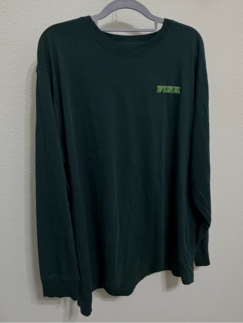 PINK Victoria's Secret Forest Green Long-Sleeve Crest Graphic Tee - Picture 9 of 10
